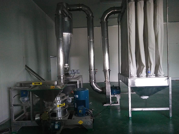 西峽客戶不銹鋼超微粉碎機安裝完畢